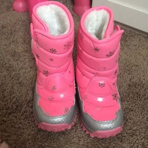 Kids pink snow boots size 10 toddler